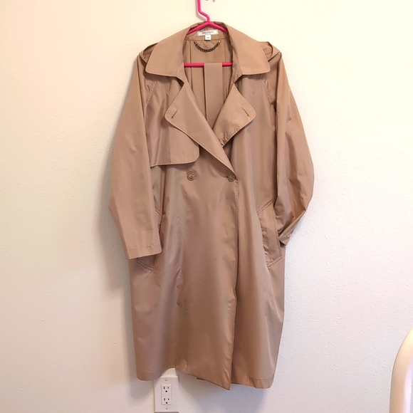 Belle & Bloom Lightweight Packable Belted Trench - Picture 1 of 6